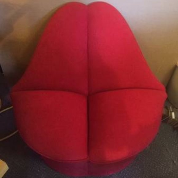 Kiss Chair